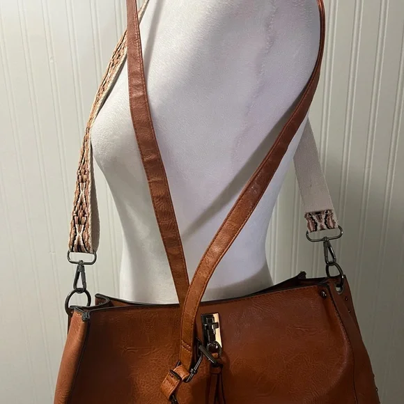 Chic Brown Leather Shoulder Bag - Picture 6 of 9